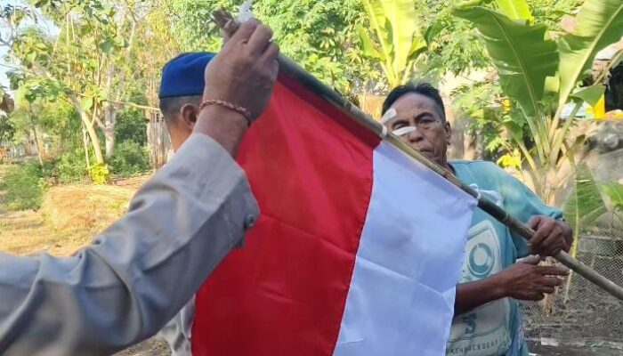 Sambut HUT RI ke-80, Ditpolairud Polda NTB Bagikan Sembako dan Bendera Merah Putih ke Warga Pesisir