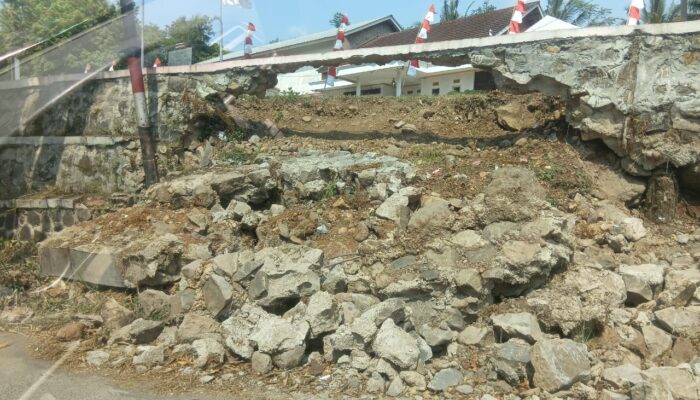 Bangunan TPT Desa Mekarjaya-Sukaluyu Ambruk, Ada Apa Dengan Kualitas Proyek Tersebut ?