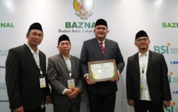 Bupati Bogor Terima Penghargaan Pada Kegiatan Baznas Awards 2025, KH. Lesmana : Penghargaan ini Menjadi Motivasi Kami Untuk Lebih Meningkatkan Pelayanan Kepada Masyarakat.