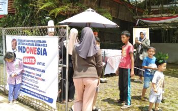 235 Nasi Box Dalam Solidaritas Bersama Orang-orang Baik, Yang Dibagikan Oleh Owner Cafe Dan Resto Sindanglaya Sebagai Penyambung Dermawan.