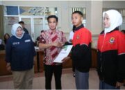Bentuk Apresiasi dan Motivasi Bagi Generasi Muda, Pemkab Cirebon Beri Penghargaan untuk Paskibraka