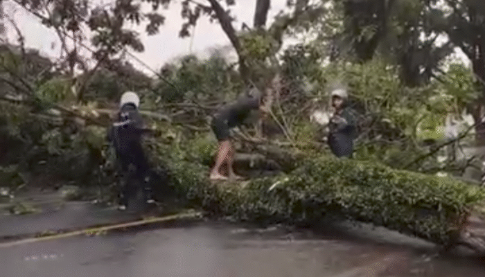 Warga Samolo Panik, Hujan disertai Angin Kencang