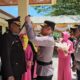 Kapolres Keerom Pimpin Tradisi Pedang Pora Pelepasan Wisudawan Purna Bakti Personel Polres Keerom