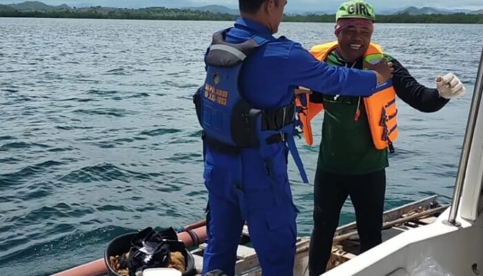 Antisipasi Cuaca Buruk Saat Melaut, Polair Polda NTB Bagikan Pelampung ke Nelayan