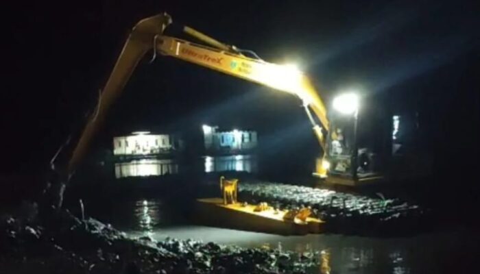 Pemkab Indramayu Bangun Tanggul Darurat di Eretan Wetan untuk Antisipasi Banjir Rob