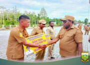 Serahkan Kenderaan roda tiga bagi kelompok tani, Bupati Keerom : “Manfaatkan Untuk Kepentingan Umum dan Lingkungan