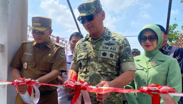 Jembatan Gantung Kriyan Kota Cirebon Diresmikan Pangdam III/Siliwangi Menjadi Jembatan Perintis Garuda III.
