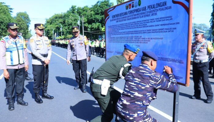 Kapolres Pekalongan dan Forkopimda Teken Komitmen Bersama Jaga Kamtibmas Jelang Idul Fitri 1447 H