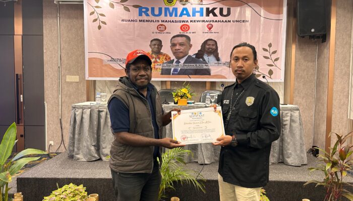 Dalam Program ‘RUMAHKU’ 32 Mahasiswa Uncen Dibekali Menulis Feature