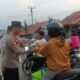 Ratusan Takjil Dibagikan Polisi di Kapetakan, Pengendara yang Melintas Mendadak Dapat Berkah Ramadan