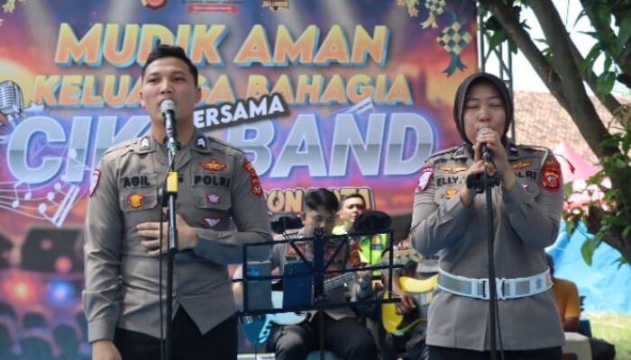 Istirahat di Rest Area 207 A Makin Nyaman, Ciko Band Hibur Pemudik di Tengah Arus Mudik