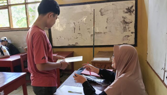 SDN Campakamulya Serahkan Ijazah Para Aumni Yang Masih Berada Di Sekolah