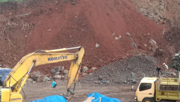 Galian Pasir Diduga Ilegal di Sukaluyu Cianjur, Jalan Desa Rusak Parah, Warga Desak APH Bertindak