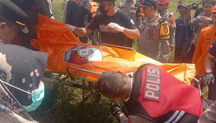 Mayat Perempuan Ditemukan di Waduk Cirata, Cianjur: Diduga Kuat Korban Hanyut Setelah Sepeda Motor Terjatuh