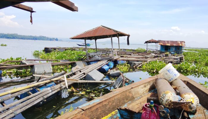 10 Uni KJA Mangkrak Kembali Ditertibkan Satgas Citarum Harum Sektor 6 Cianjur