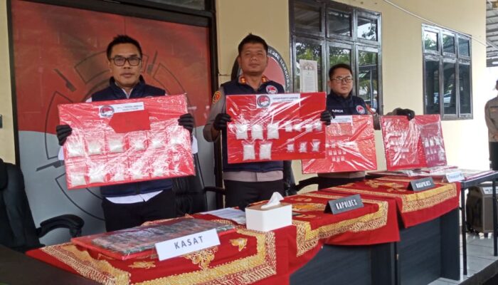 “Polres Cianjur Gagalkan Peredaran 648,75 Gram Sabu Bernilai Rp1 Miliar, Satu Kurir Diamankan”