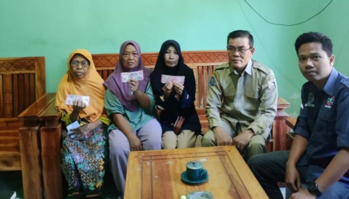 Sebanyak 9 orang penerima KPM menerima bantuan BLT DD tahun 2026 dari pemerintah Desa Surabaya Utara