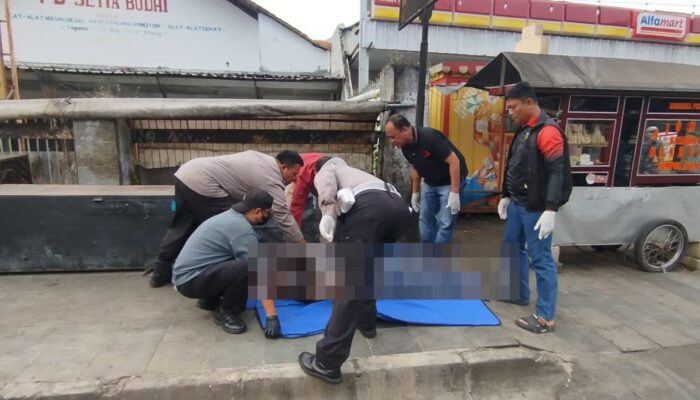 Pria Terbaring di Trotoar Jln.Tuparev Kota Cirebon Tak Bergerak, Warga Kedawung Langsung Hubungi Polisi