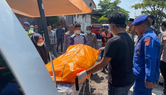 Mayat Tanpa Identitas Ditemukan Terapung di Laut Cirebon, Polisi Bergerak Cepat Lakukan Evakuasi dan Identifikasi