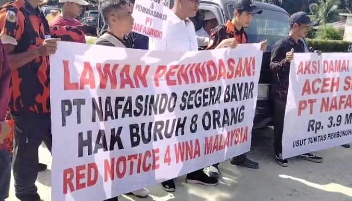 Masyarakat Demo Tuntut Hak Kepada PT Nafasindo. Prof.Sutan Nasomal SH.MH Minta Porkofimda Aceh Singkil segera Pasilitasi Tuntutan Buruh