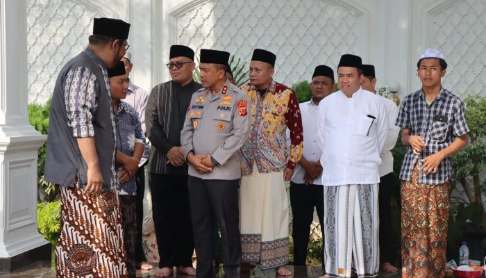Kapolda Jabar Sampaikan Duka Mendalam atas Wafatnya Pengasuh Pondok Buntet Pesantren