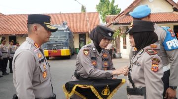 Sertijab Kasat Binmas dan Kenaikan Pangkat Pengabdian Warnai Semangat Pengabdian di Polres Cirebon Kota