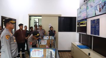 Kapolres Pekalongan Cek Kesiapan Call Center 110, Pastikan Layanan Aduan Masyarakat Responsif