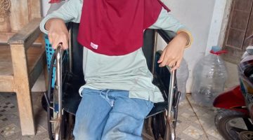 Keterbatasan Bukan Penghalang: Kisah Naira, Anak Disabilitas di Cilacap yang Berjuang Lanjutkan Sekolah