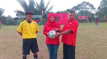 Peringati Bulan Bung Karno, DPC PDI Gelar Turnamen Sepak Bola Antar Desa, di Desa Batulawang Kecamatan Cipanas