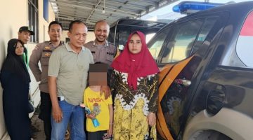 Anak Perempuan 5 Tahun Ditemukan Menangis di Pinggir Jalan, Polisi Antar Pulang ke Keluarga