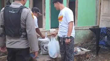 Komunitas Bagong Mogok Bersama Polsek Mande dan Pemdes Mulyasari Salurkan Bantuan untuk Pasangan Lansia Korban Kebakaran